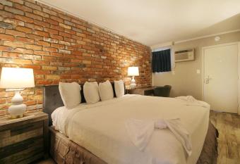 Waikiki Village Ocean View One-Bedroom King Suite - 134 allows 18 year olds to book a room