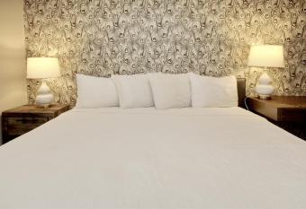 Waikiki Village One Bedroom King Suite - 240 allows 18 year olds to book a room