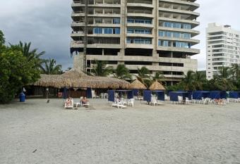 RESERVA DEL MARII has rooms with a private hot tub