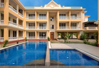 Stunning 2BR service apartment with Pool, Siolim has Balcony rooms