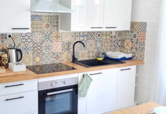 Charmant logement entre la gare et le centre-ville de Lorient allows 18 year olds to book a room