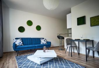   t  lov   byt v centre mesta s podzemn  m parkovan  m has Balcony rooms