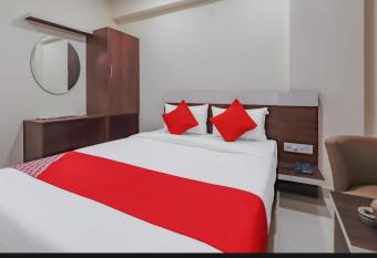 Royalwood Deluxe has Smoking rooms