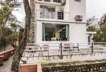 Midwood Breeze has Balcony rooms