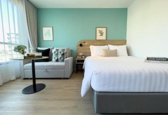 Wellness Stay & Hotel Sukhumvit 107 has Balcony rooms