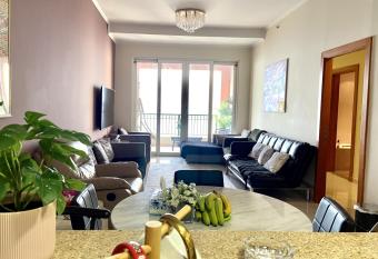 Pearl 1 bedroom Apartment has rooms with a private hot tub