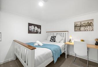 Private Double Room in Riverwood - Sharehouse allows 18 year olds to book a room