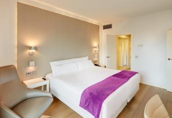 Sercotel Amistad Murcia allows 18 year olds to book a room