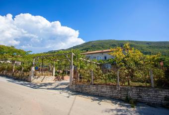 Apartment Falichi has Balcony rooms