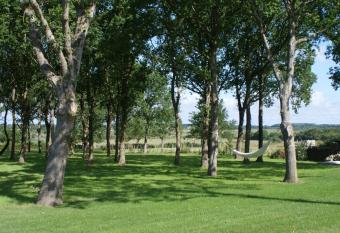 La Balade des Marais has Balcony rooms