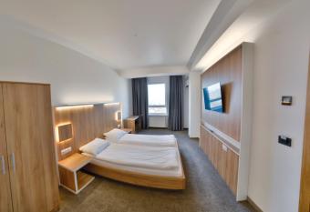 Apartment OneClickRenrt Oasis allows 18 year olds to book a room