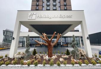 Holiday Inn Express - Ankara - Airport, an IHG Hotel has Smoking/Balcony rooms