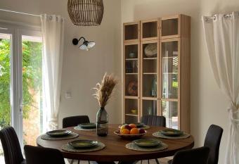 Villa avec Piscine, sans vis-  -vis, plage    13mn    pieds has Balcony rooms