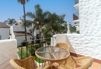 6b Claire has Balcony rooms