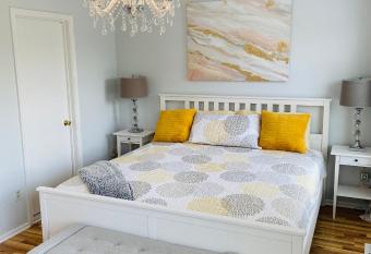 Upscale Townhome close to Atlantic City has Balcony rooms