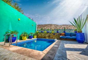 Route de miel has Balcony rooms