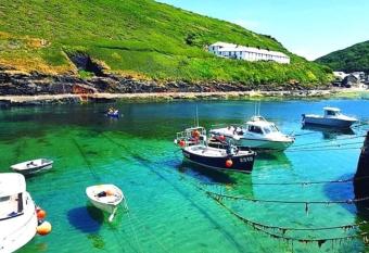 Bantry Cottage at Crackington Haven, near Bude and Boscastle, Cornwall has Balcony rooms