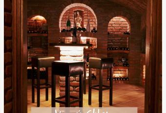 Apartm  ny Pek  rna 1898 allows 18 year olds to book a room