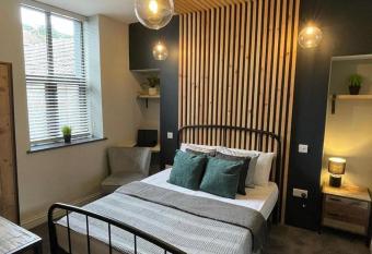 Mansel House - by TIFA Stays allows 18 year olds to book a room