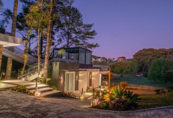 VACANZE - STUDIOS HEAVEN allows 18 year olds to book a room