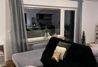 Zentral gelegenes Apartment - DSL, K  che, Balkon, Parkplatz has Balcony rooms