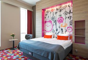 Motel L Hammarby Sj  stad allows 18 year olds to book a room