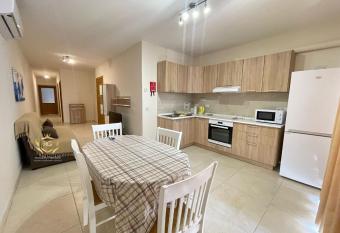 BBG2296 - Two Bedroom apartment with side sea views, close to promenade allows 18 year olds to book a room