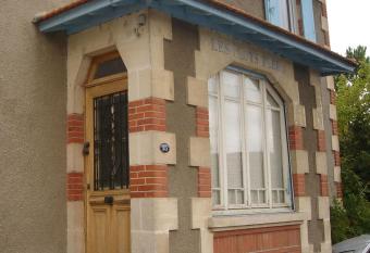 Les Flots Bleus has Balcony rooms