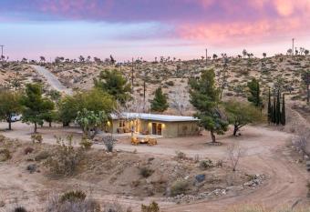 Joshua Tree Retreats by Hi Desert Dwellings with Private Views and Hot Tub BBQ and Fire Pit allows 18 year olds to book a room