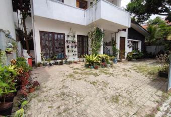 Emerald Rest has Balcony rooms