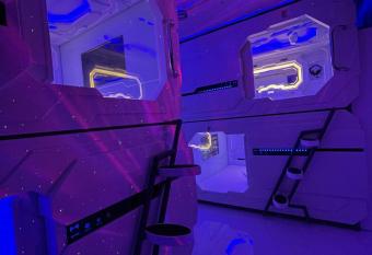 BMAX SPACEPODS sleep in space - 4mins from Mactan Airport has Balcony rooms