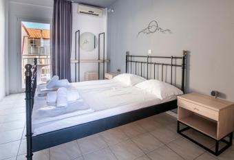 Kalokairi Budget Studios by the sea allows 18 year olds to book a room