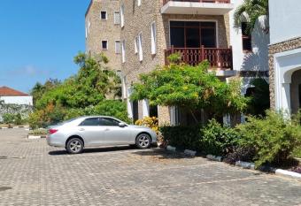 Awesup 1Kikambala,Kilifi has Balcony rooms