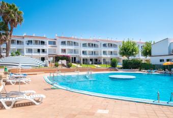 Bonito apto con piscina y playa has Balcony rooms