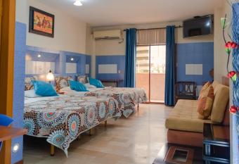 Hotel Livingston Inn has Balcony rooms