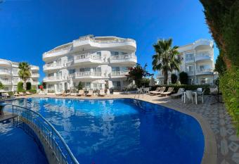 Belka Golf Residence Exclusive Apt Poolside allows 18 year olds to book a room