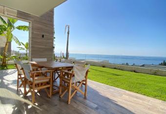 Olea Dhermi Beach Apartment has Balcony rooms