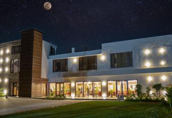 The Zenith - A boutique hotel by Hot Millions has Balcony rooms