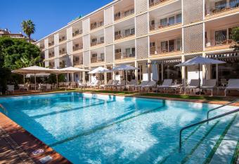 Hotel Araxa - Adults Only allows 18 year olds to book a room