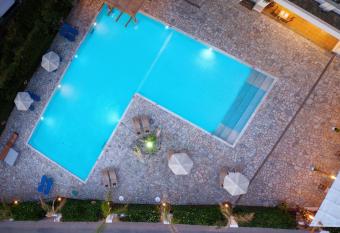 Oasis Beach Hotel - Adults Only allows 18 year olds to book a room