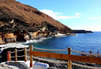 VACACIONES EN COSTA DEL SILENCIO allows 18 year olds to book a room