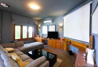 Villa Star Punta Cana has rooms with a private hot tub