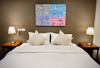 Jun private apartment A Luxurious 2-Bedroom en-suite with private balcony has Balcony rooms