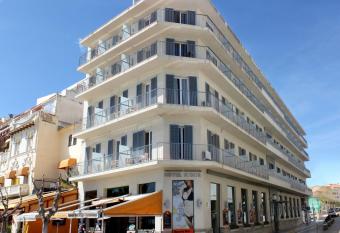 Hotel Subur allows 18 year olds to book a room