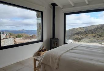 Loft en Rincon de la Cumbre allows 18 year olds to book a room