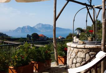 VILLA LUISA SORRENTO has Balcony rooms