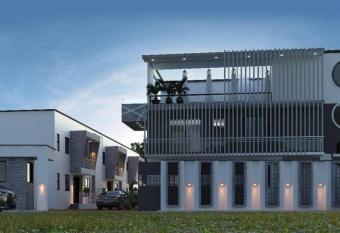 PLATINUM PLUS APARTMENTS has Balcony rooms