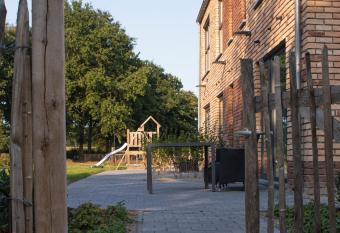 De Hoog Velden vakantiewoning has Balcony rooms