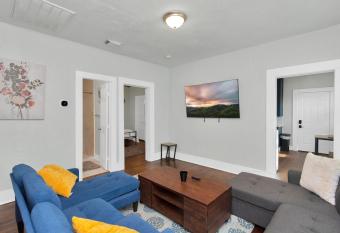 Cozy Vacation Home with Free Parking & Laptop Desk by Kemah, NASA, Galveston Bay has Balcony rooms