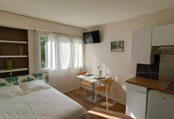 LOVERCHY allows 18 year olds to book a room